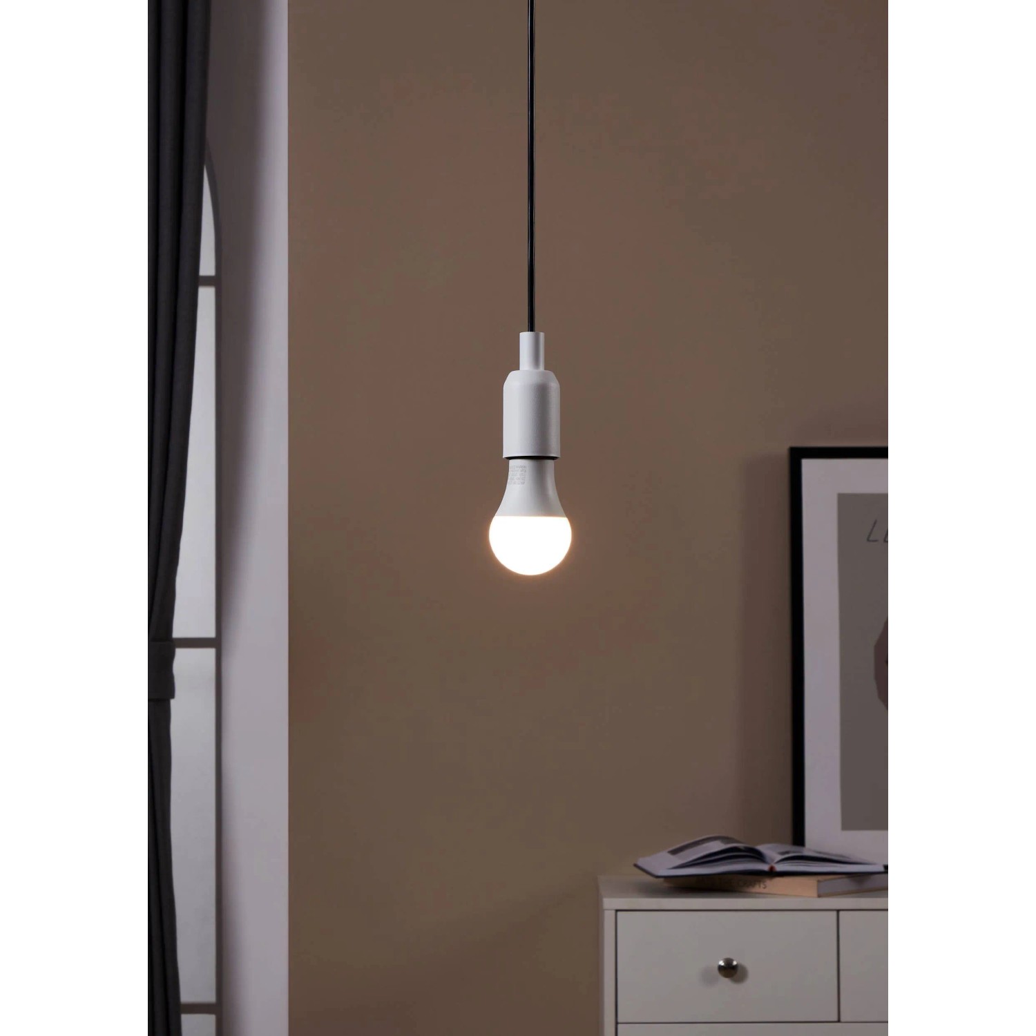 Eglo E27 LED Leuchtmittel in Globeform, 11W, warmweißes Licht.