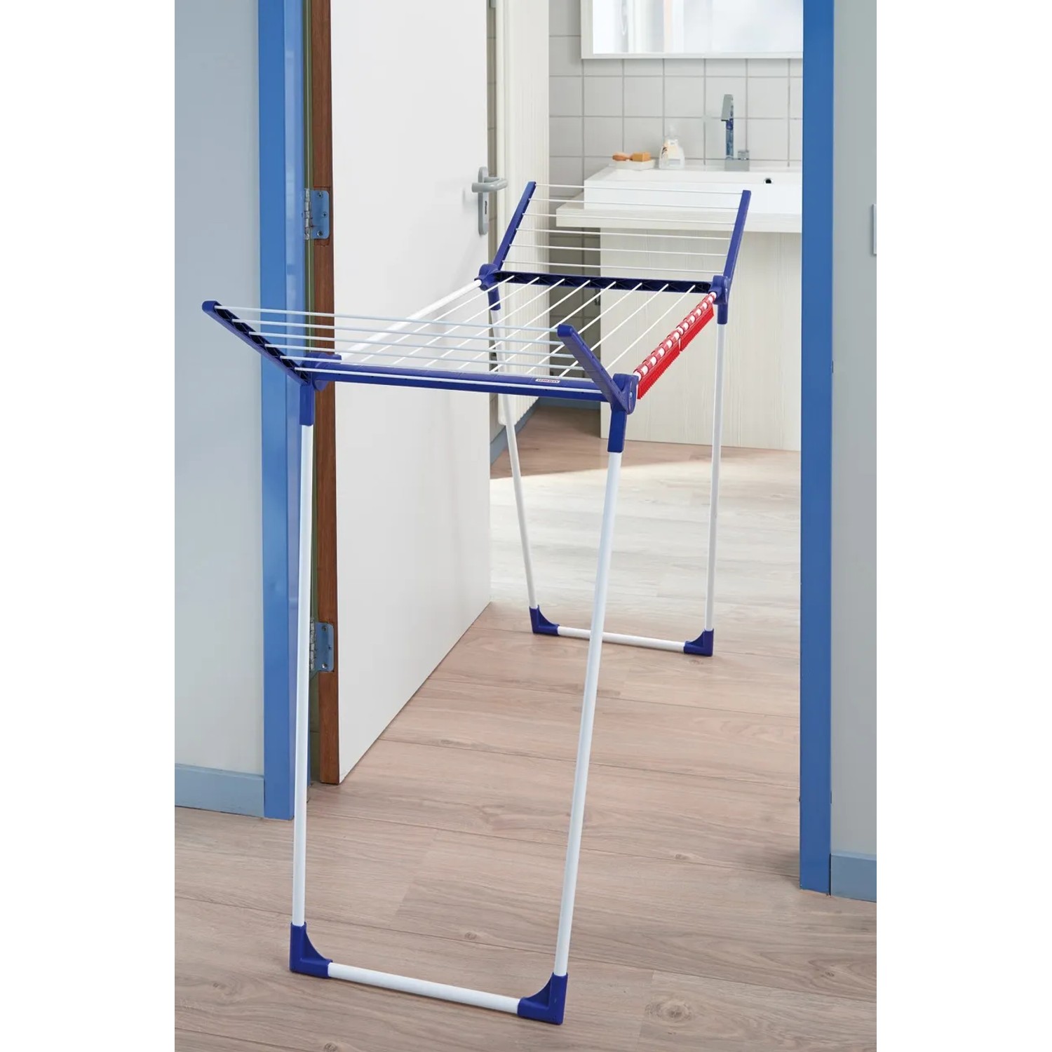 Leifheit Wäscheständer Pegasus Maxx Blau, extra hoch und mit viel Platz zum Trocknen.