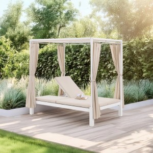 Weiß-beige Doppel-Sonnenliege Kreta mit Dach und verstellbarer Lehne im Garten.