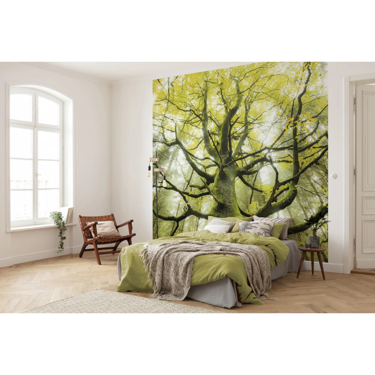 Vlies Fototapete „Der Traumbaum“ (300x280 cm) im Schlafzimmer, detailreicher Digitaldruck.