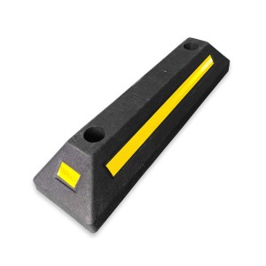 Schwarzer KARAT Parkplatz Radstopper Fuji mit gelben Reflexstreifen, 56x10x15 cm.
