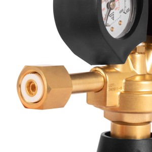 Detailaufnahme: STAHLWERK Druckminderer ST 300 Pro, Messing, für Gasflaschen. Löt- & Schweißzubehör.