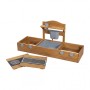 Natürlicher roba 2in1 Balkonsandkasten und Matschküche aus Holz mit Wanne, Wasserhahn und Kochplatten.