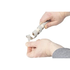 WEICON Kabelmesser 4-29 Spiral beim Abisolieren eines Kabels. Zange mit blauer Prägung.