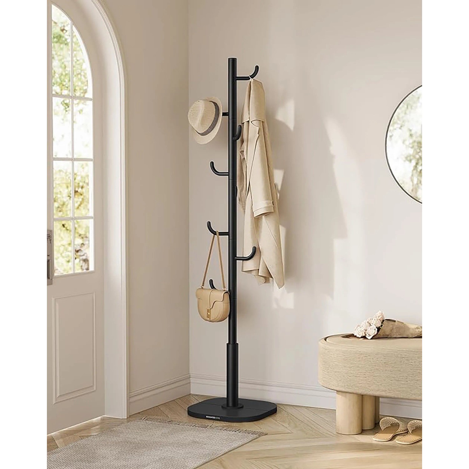 Schwarze Songmics Garderobe Alan in Kaktusform mit 8 Haken für Jacken, Hüte und Taschen.