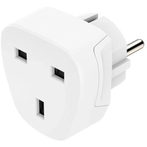 Weißer Hama Reiseadapter Typ G für UK-Geräte an europäischen Steckdosen.