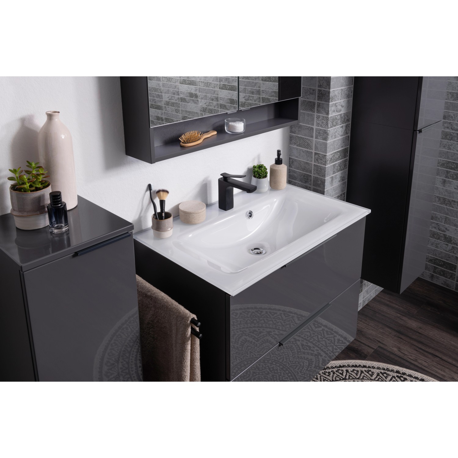 Fackelmann New York Handtuchhalter, 2-armig, schwarz-matt, im modernen Badezimmer.