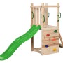 Swing King Spielturm Mari mit grüner Rutsche, Kletterwand und Griffen aus Holz.