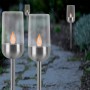 3er Set LED-Solarspieße in Edelstahl-Optik mit Kerzenflamme für stimmungsvolle Gartenbeleuchtung.