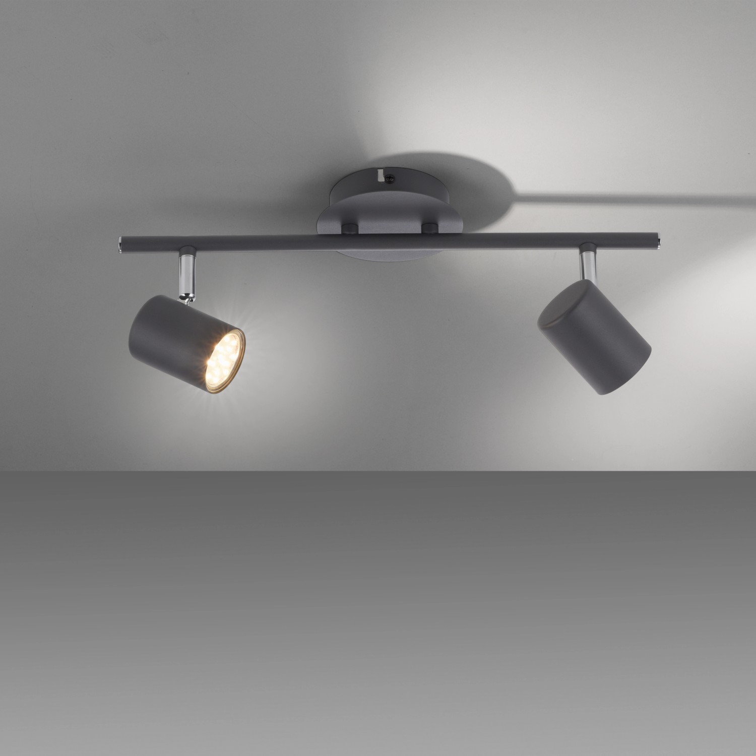 Anthrazitfarbiger 2-flammiger LED-Spot Tarik, dreh- und schwenkbar, für Deckenmontage.