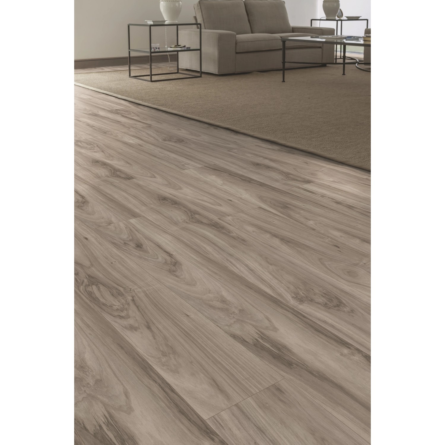 Kaindl Laminat Masterfloor Oak Blackwood, 7mm stark, in Eichenoptik verlegt im Wohnraum.