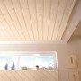 Wand- und Deckenpaneel Birmingham Eiche von Kronoflooring, helle Holzoptik mit Schattenfuge.