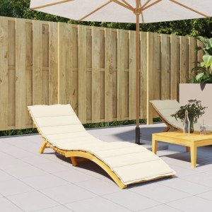 Cremefarbene vidaXL Sonnenliegen-Auflage aus Oxford-Gewebe auf Holzliege im Garten. Bequemes Sitzkissen für Outdoor.
