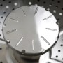 Detailaufnahme: Edelstahl Grillrost der Feuerstelle, raucharme Verbrennung, vielseitiges Grillvergnügen.