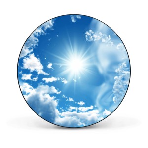 Runde, schwarze Magnettafel (47cm) mit Wolken-Motiv als Wanddekoration.