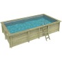 Rechteckiger ALTANKA Holzpool Aqua 7x3,75m mit heller Holzverkleidung, blauer Wasseroberfläche und Leiter für den Garten.