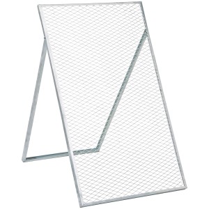 Feuerverzinktes Durchwurfsieb mit Stütze zum Trennen von Erde und Kompost im Garten.