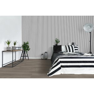 Wandpaneel Full Color Weiß-Schwarz (2600x600x17mm) als Akustikpaneel im Schlafzimmer.