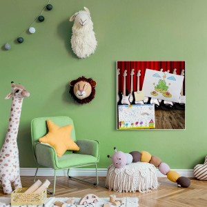 Weiße Magnettafel 50x50 cm mit E-Gitarren Motiv als Wanddeko im Kinderzimmer.