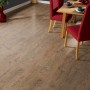 Kaindl Comfort Laminat 7mm Toscana Flair im Wohnraum mit Esstisch und Stühlen.