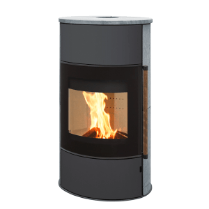 Kaminofen Mango 2.0 Plus, Guss-Grau mit Speckstein-Verkleidung und Ganzglastür. Feuer sichtbar.