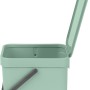 Brabantia Abfallbehälter Sort & Go, 6 l, Grün, mit offenem Deckel und Tragegriff.