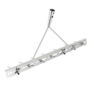 Galaflor Rillenzieher aus Stahl, 67cm breit, mit 7 verstellbaren Scharen für gleichmäßige Saatfurchen. Ohne Stiel.