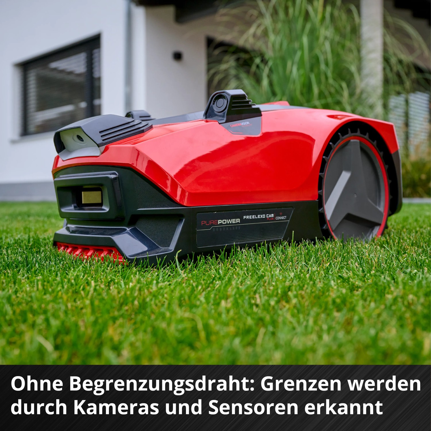 Einhell Freelexo Cam Plus 600 Mähroboter in Rot/Schwarz auf Rasen. Kamera erkennt Mähbereich.