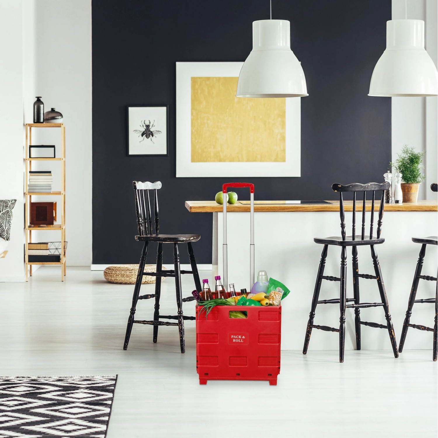 Roter Relaxdays Einkaufstrolley aus Kunststoff mit ausgezogenem Teleskopgriff, gefüllt mit Lebensmitteln, in moderner Küche.