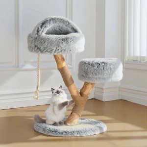 Moderner Kratzbaum im Zweigdesign mit flauschiger Katzenhöhle, Plüsch und Sisal. Eine Katze spielt am Holz-Katzenbaum.