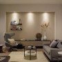Wohnzimmer mit Philips Hue Milliskin Einbauspots für warmweißes Licht.