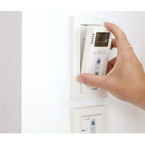 Schellenberg Funk-Zeitschaltuhr Premium in Wandhalterung, Rollladensteuerung.