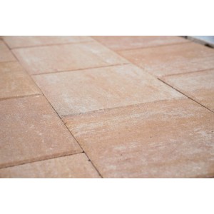 Diephaus Terrassenplatte Corso Sandstein, 30x30x4 cm. Helle, rechteckige Platten mit gefasten Kanten für Terrasse.
