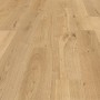 Helle Landhausdiele aus Eichenparkett mit geölter Oberfläche und natürlicher Holzstruktur.