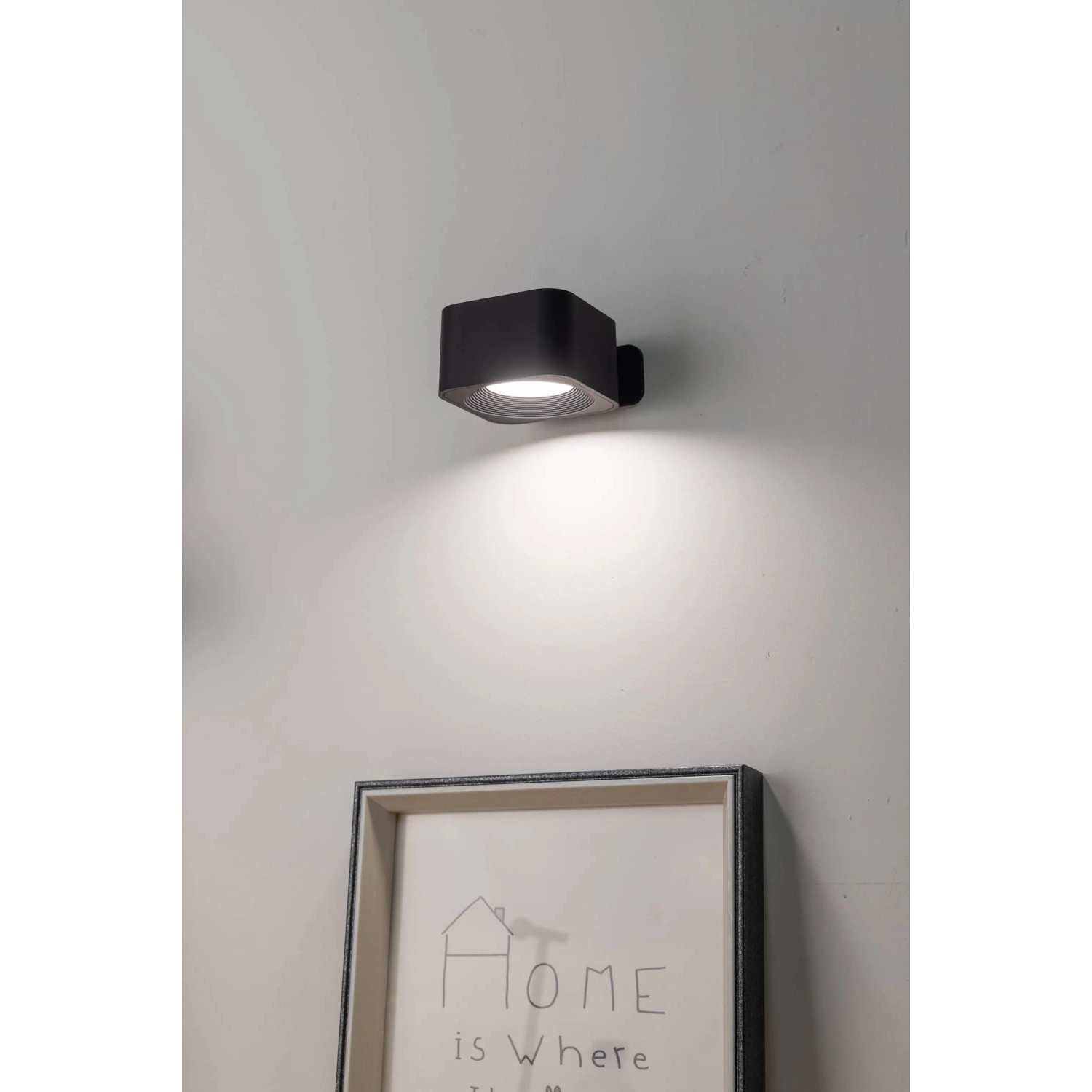 Eckige, schwarze EGLO LED Wandleuchte MURAGLIE mit Touch-Dimmer und Akku.