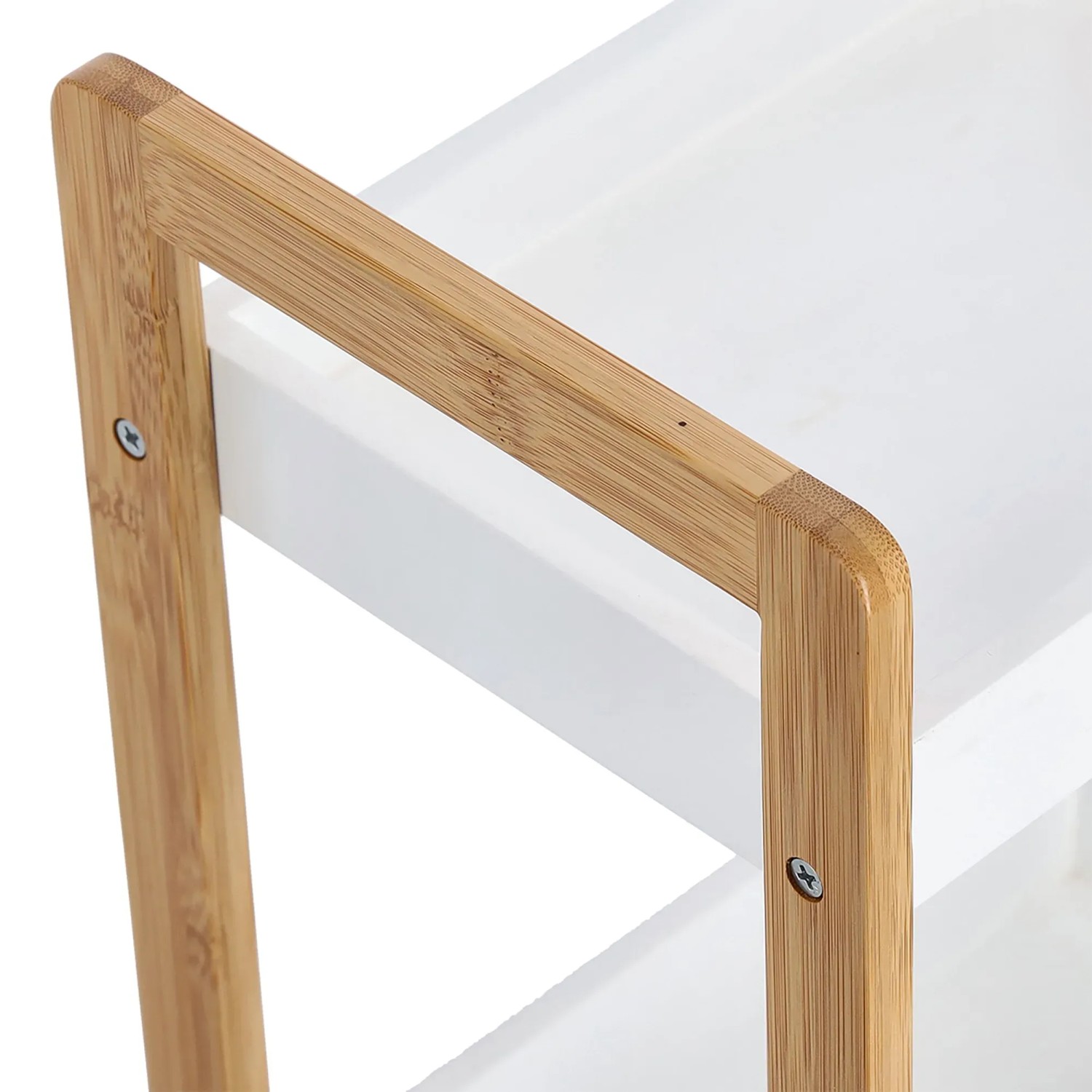 Detailaufnahme: Zeller Standregal mit 3 Ablagen aus Bambus und MDF, weiß.