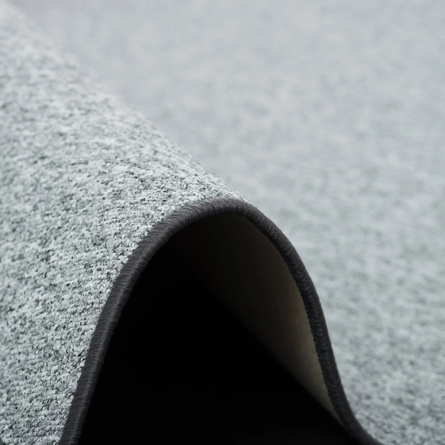 Detailansicht: Snapstyle Feinschlingen Velour Teppich Strong in Silbergrau, Kurzflorteppich mit Velour Oberfläche.
