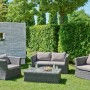 Graue 4-teilige Lounge-Gruppe Avila aus Polyrattan mit Tisch und Polstern für den Garten.