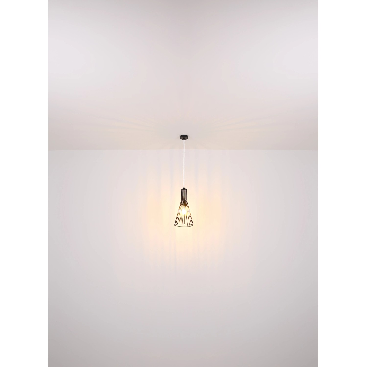 Schwarze Globo Pendelleuchte Milli mit Metallschirm, 20 x 120 cm, für E27 Leuchtmittel.