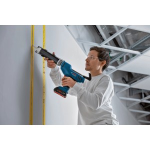 Bosch Professional GCG 18V-310 Akku-Kartuschenpresse im Einsatz beim Abdichten.