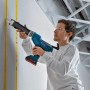 Bosch Professional GCG 18V-310 Akku-Kartuschenpresse im Einsatz beim Abdichten.