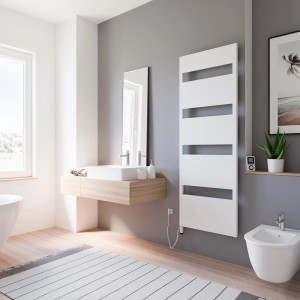 Schulte Badheizkörper Turin, steckerfertig, alpinweiß, mit Heizstab und Aussparungen für Handtücher.