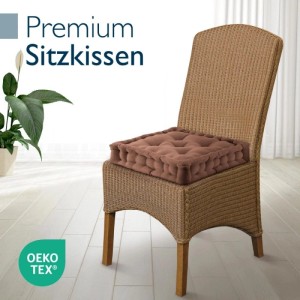 Braunes, bequemes Beautissu Mila Stuhlkissen 40x40x8cm (4tlg) auf einem Stuhl. Perfekt als Gartenstuhlauflage.