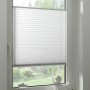 Weißes Gardinia Plissee Concept Tageslicht, 80x210 cm, am Fenster montiert.