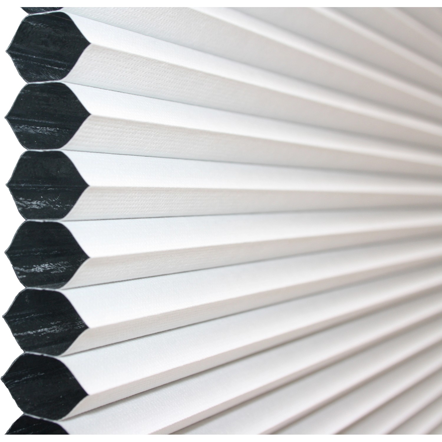 Detailansicht: Weißes Gardinia Wabenplissee Concept Thermo, energiesparend und abdunkelnd.