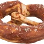 Trixie Denta Fun Duck Bretzel, Hunde-Natursnack aus Rinderhaut mit Ente, ca. 15cm Durchmesser.