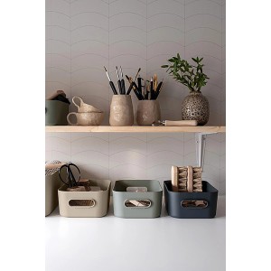 SmartStore Aufbewahrungskörbe Comfort S in Aquaverde und anderen Farben im Regal.