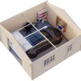 Holzgarage Palmako Roger mit Sektionaltor, braun tauchgrundiert, Innenansicht mit Auto, Regal und Werkzeugwand.