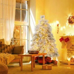 Künstlicher Weihnachtsbaum 146cm mit warmweißen LED-Lichtern, weiß beflockt, in festlicher Wohnzimmerumgebung.
