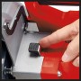 Detailaufnahme: Hand bedient Verriegelung der Einhell Zug-Kapp-Gehrungssäge TC-SM 254.